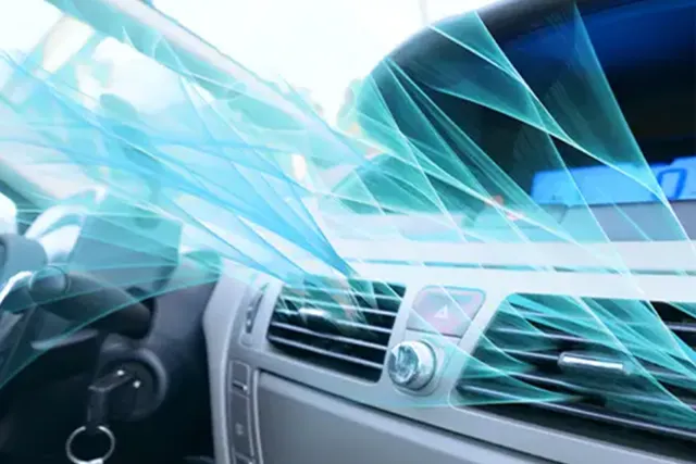 Mittelkonsole mit Lüftungsschlitzen, grafisch visualisierte Luftzirkulation im Auto