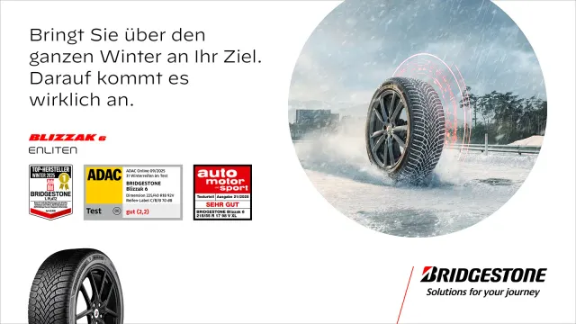 Blizzak 6 Winterreifen von Bridgestone in winterlicher Fahrszene neben drei Testauszeichnungen.