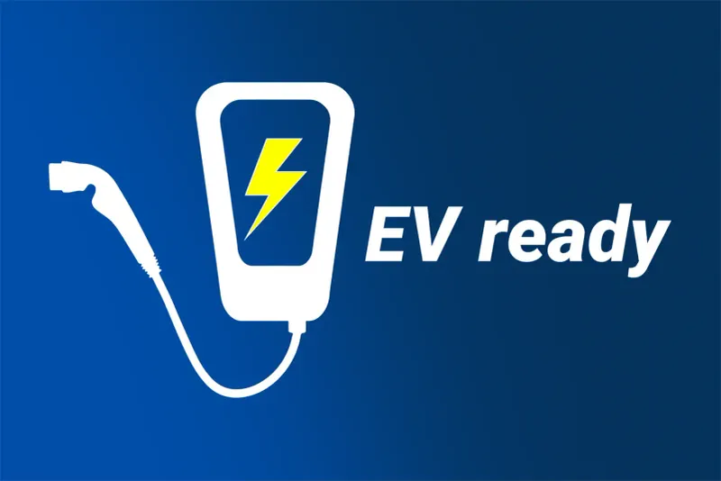 Symbol einer Ladesäule mit Blitz und Text „EV ready“ auf blauem Verlauf